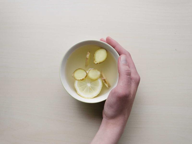 精致穷<br>ly9ugd.cn 几千块的耳机几百块的饭